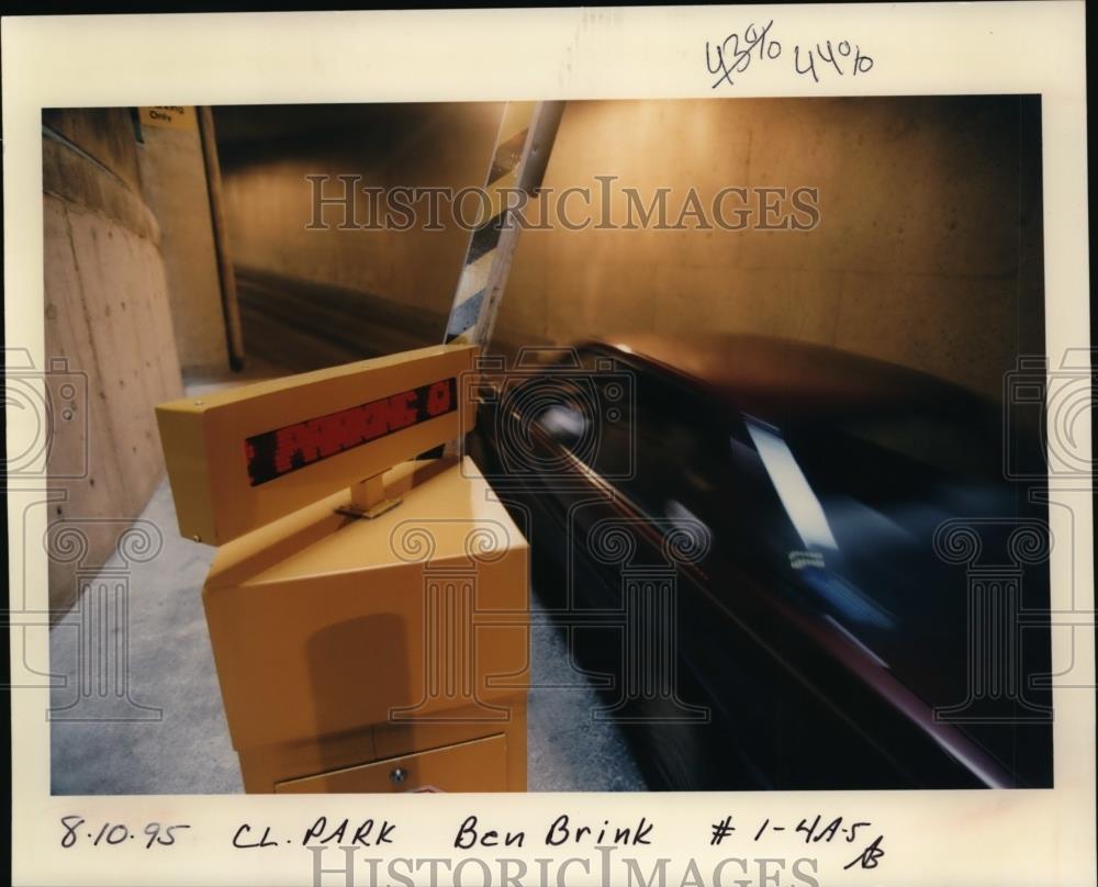 1995 Press Photo Car parking inside a building in Portland - orb33905 - Historic Images