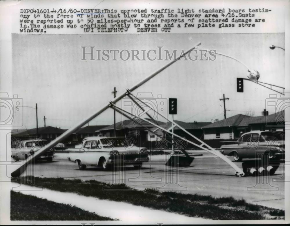 1960 Press Photo Traffic light destroyed by Winds that blew the Denver Area - Historic Images