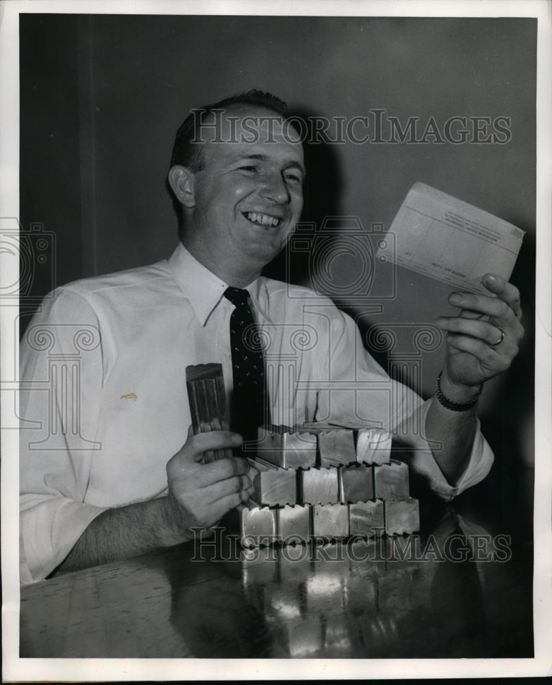1954 Press Photo Bernard E Murphy Westinghouse employee suggestion System - Historic Images