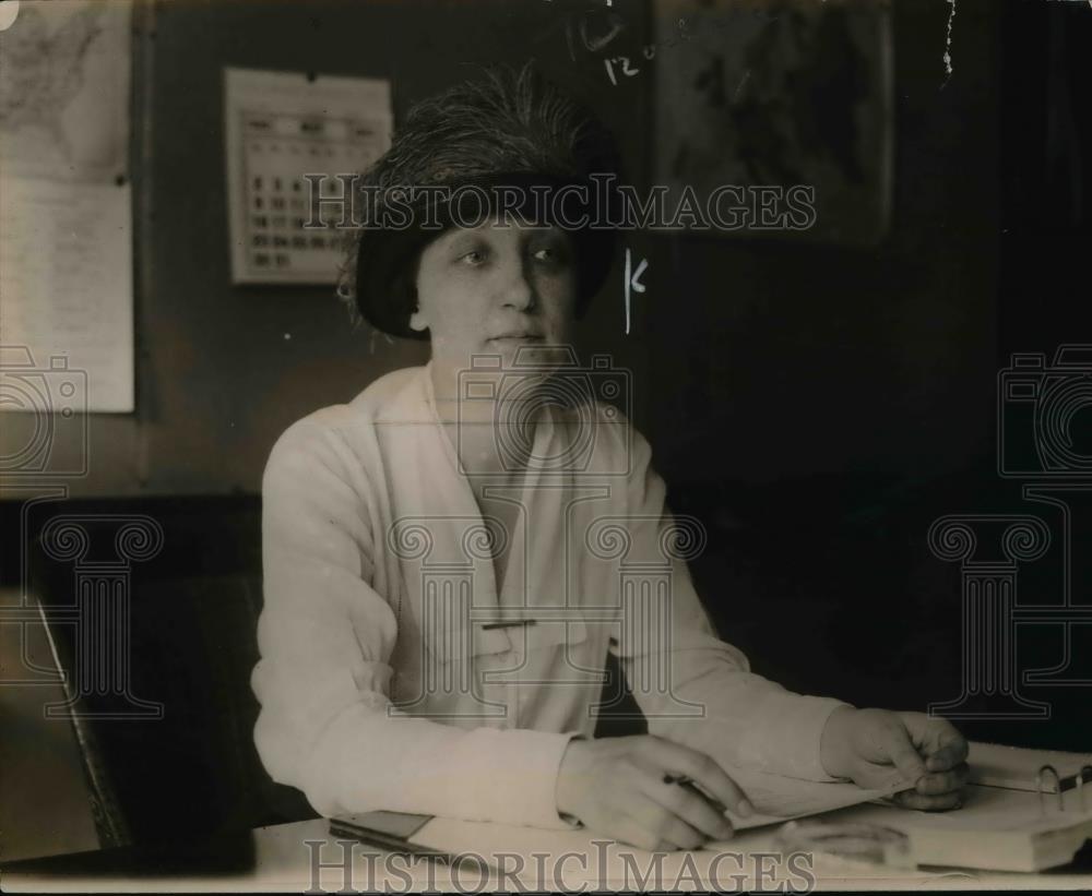 1920 Press Photo Ms Cathering Howard of Women Organization of Saving Division - Historic Images