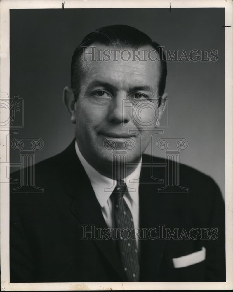 1968 Press Photo Justin J. McCarthy director of Manpower development , Bulova - Historic Images