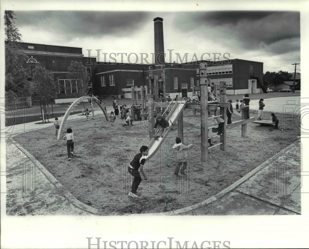 1981 Press Photo School-Sunnyside Community Park-children's activity area - Historic Images