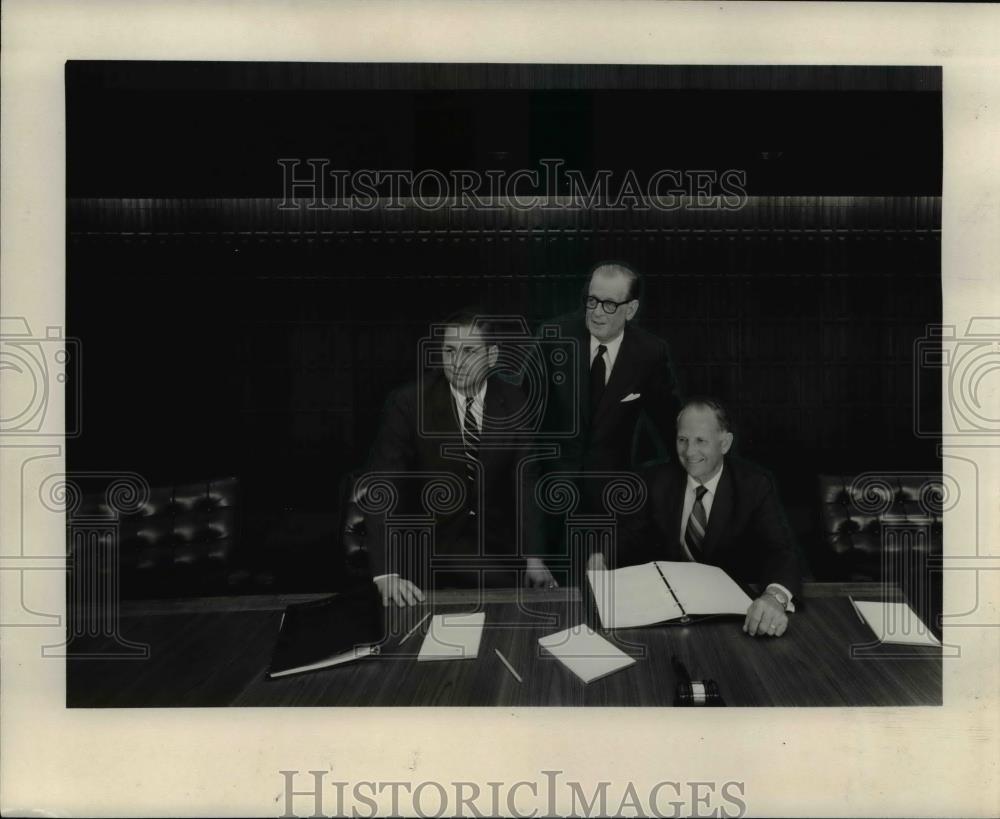 1972 Press Photo Top executives of First National Bank of Oregon - ora96924 - Historic Images