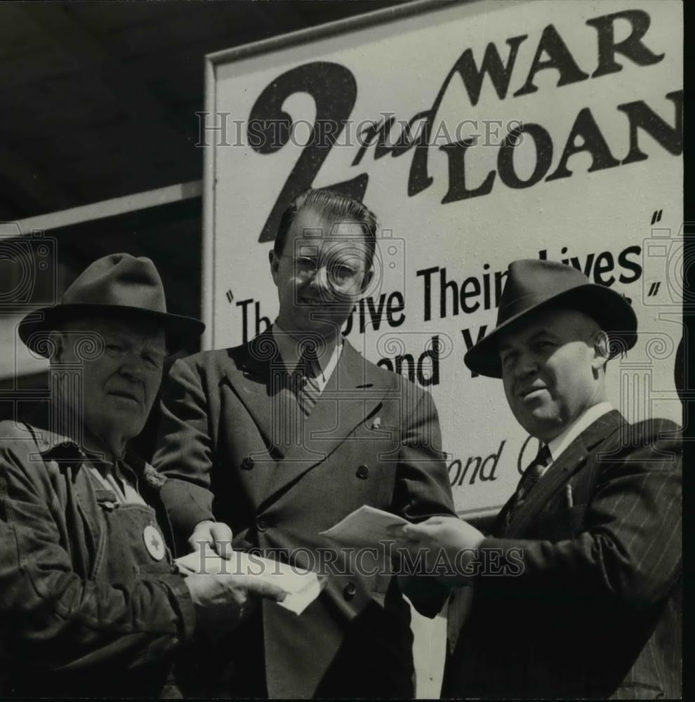 1943 Press Photo f Willamette Iron &amp; Steel Corporation-war bonds - orb49953 - Historic Images