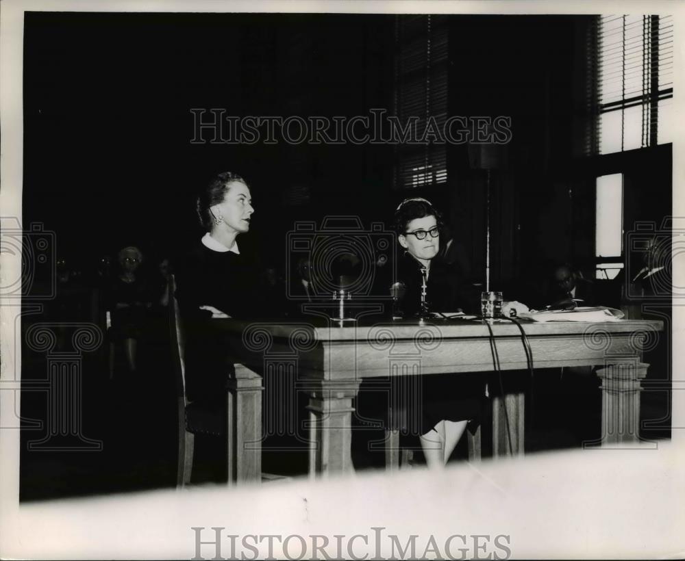 Press Photo Barbara Hartle Testifies Accompanied By Dorothea Hall - orb08208 - Historic Images