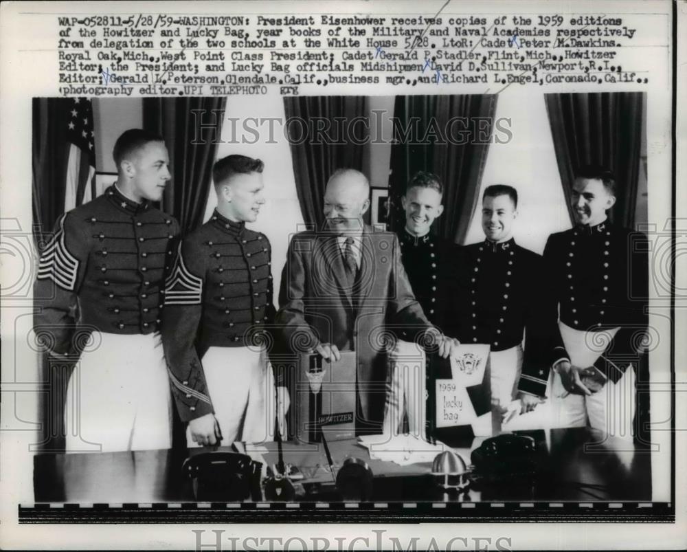 1959 Press Photo Pres.Eisenhower received 1959 Editions of Howitzer and Luck Bag - Historic Images
