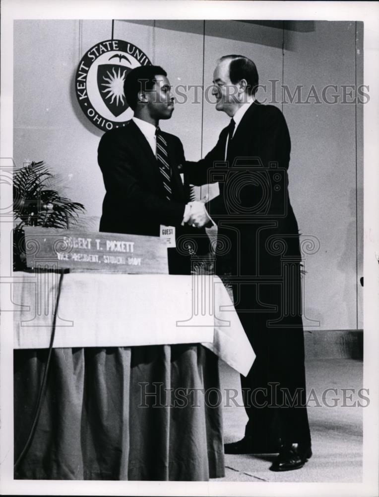 1969 Press Photo Herbert Humphrey congratulates Robert Pickett - nee89128 - Historic Images