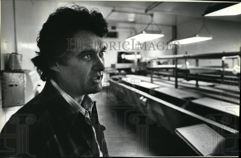 1980 Press Photo Bill Neff watches others take control of his plant - ora63513 - Historic Images