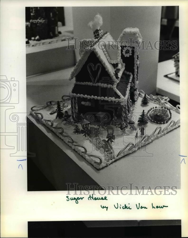 1983 Press Photo Victorian Gingerbread House by Vicki Van Loo - orb19698 - Historic Images
