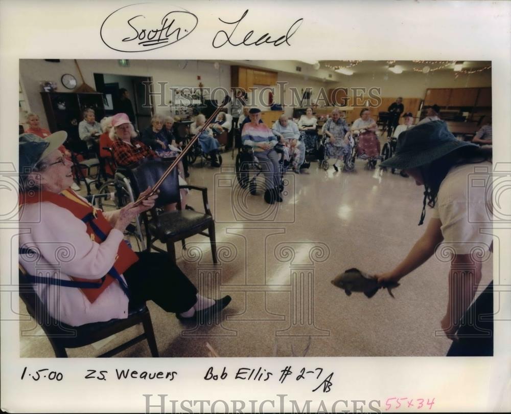 2000 Press Photo The elderlies in Physical Therapy session - orb34942 - Historic Images