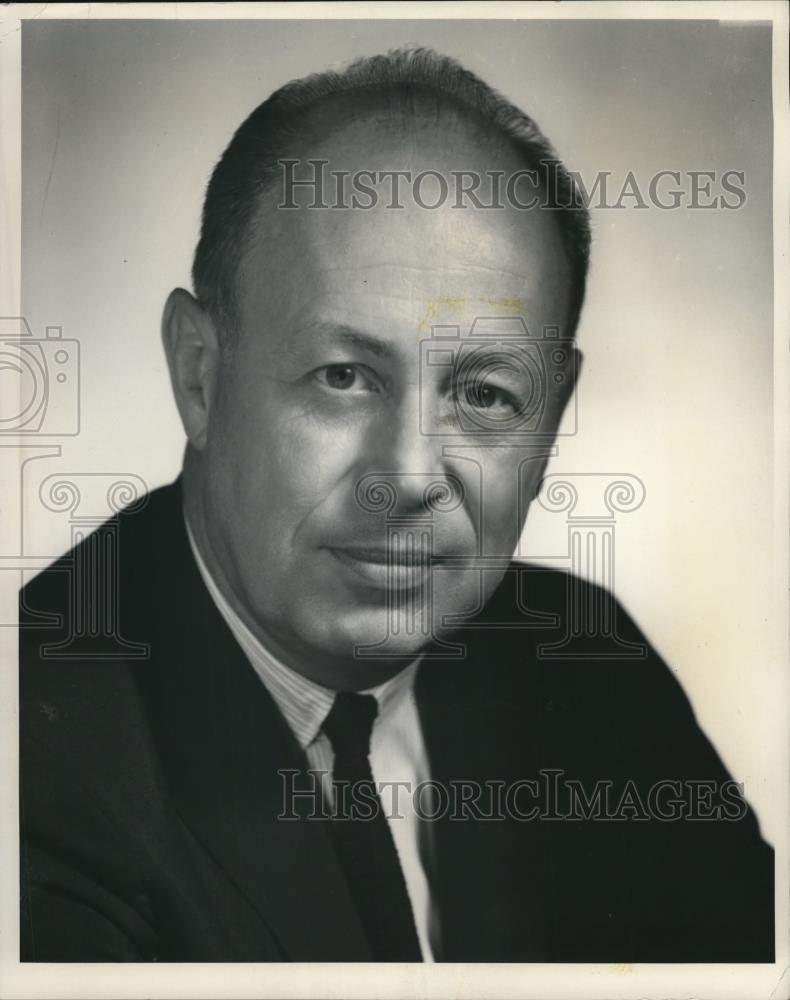 1971 Press Photo The promotion of Donald Smith as vice president was announced - Historic Images