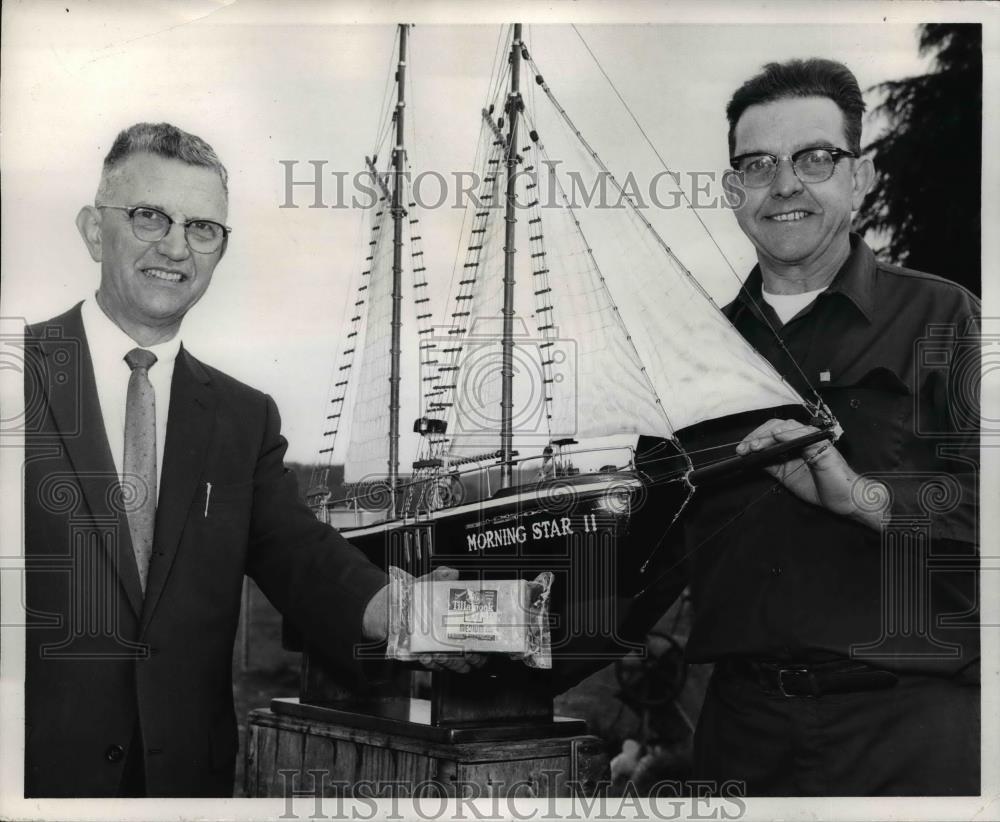 1966 Press Photo H.S. Dixon &amp; Warren LaBarre in Tillamook County Creamery Ass. - Historic Images