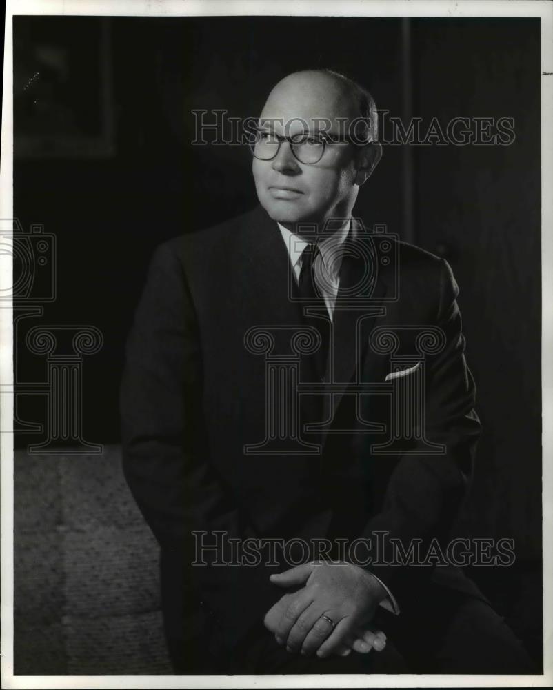 1962 Press Photo A.E Ponting Senior VP Oacifc Coast Blyth & CO - ora74296 - Historic Images