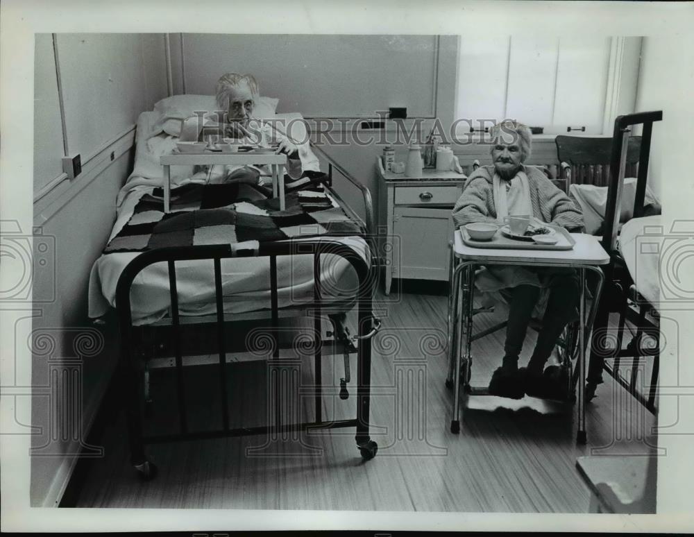 1963 Press Photo Mrs Pauline Bailey & Mrs Elsie Lesher at Multnomah County Dorm - Historic Images
