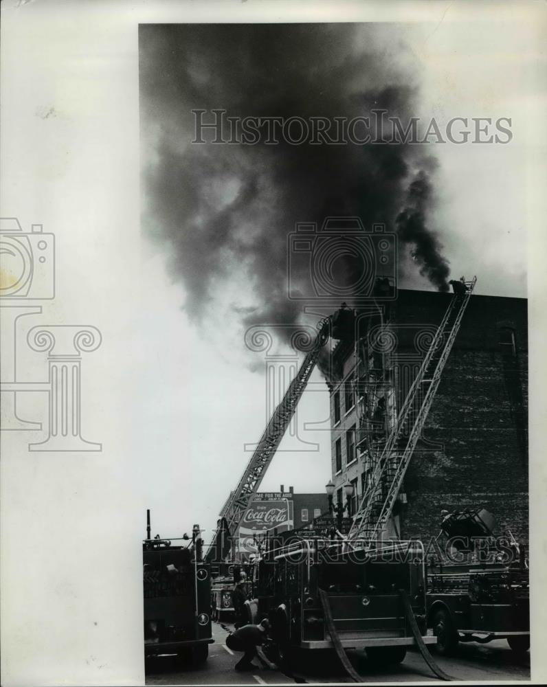 1973 Press Photo Fire damaged the Drake Hotel - orb67155 - Historic Images
