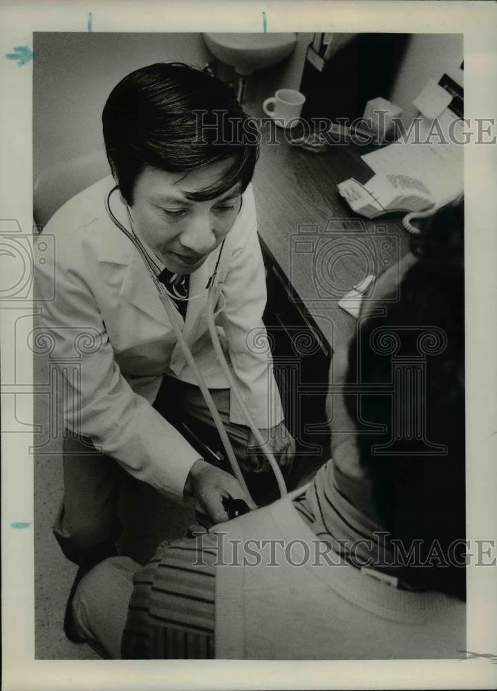 1977 Press Photo Dr Nguyen Van Luan - ora62625 - Historic Images