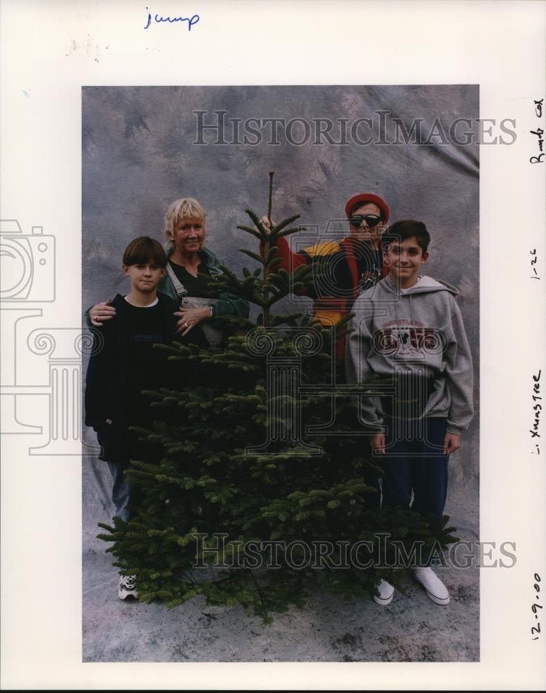 2000 Press Photo Christmas Tree - orb13909 - Historic Images