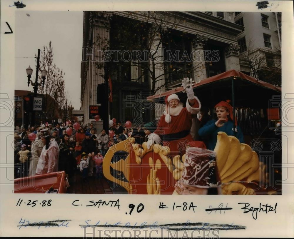 1988 Press Photo Portland Christmas Parade - orb10340 - Historic Images