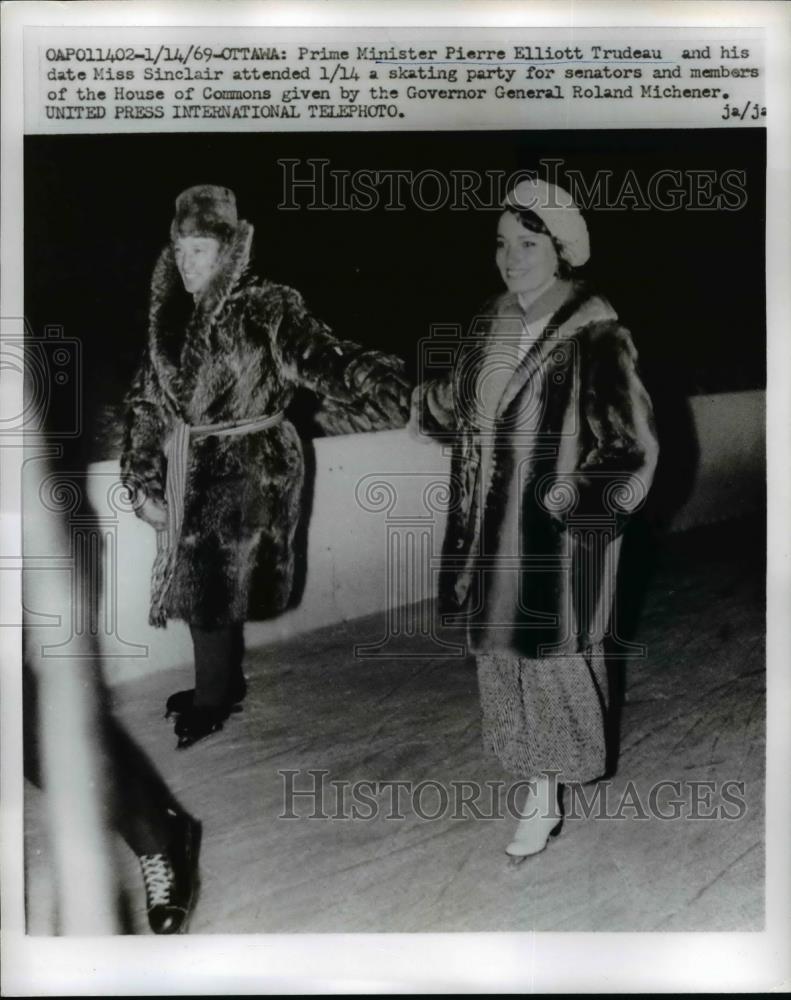 1969 Press Photo Prime Minister Elliot Trudeau with his date Miss Sinclair - Historic Images