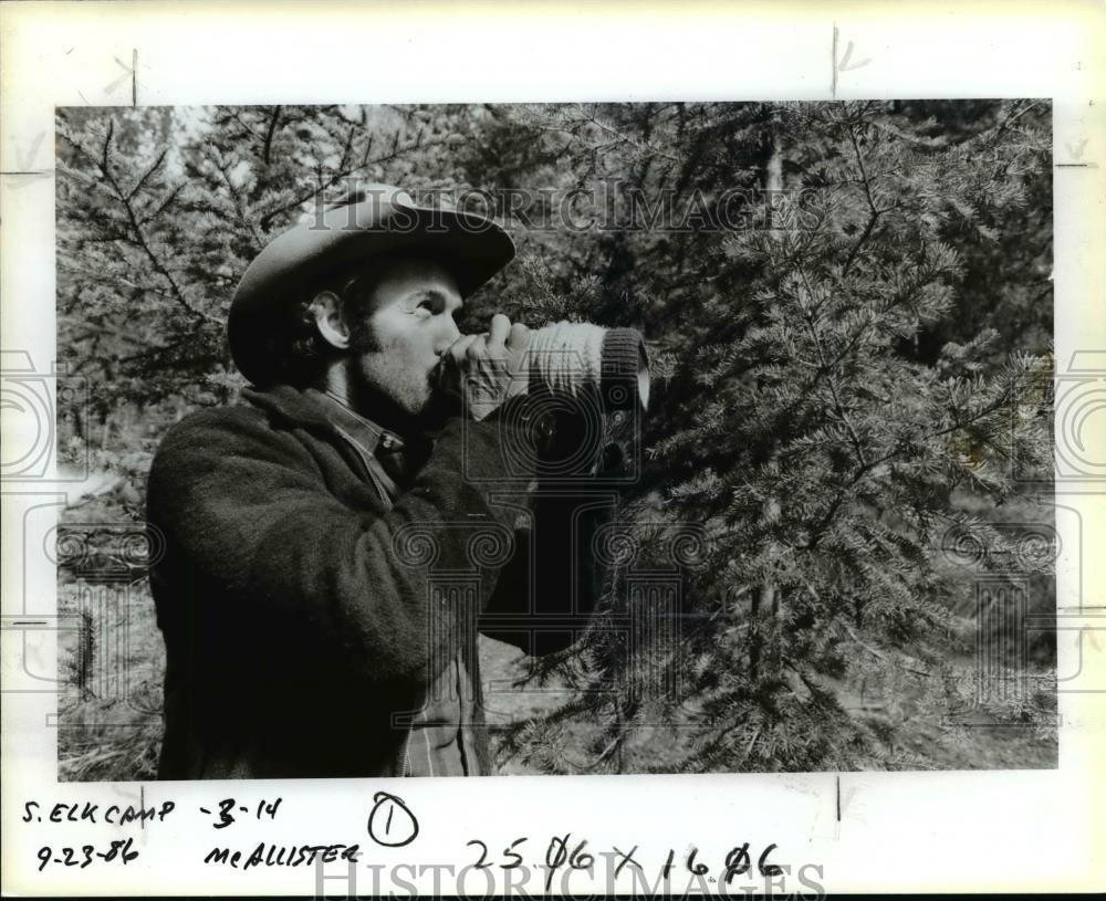 1986 Press Photo Robbi Miller, chief instructor for a guides, Elk Hunting - Historic Images