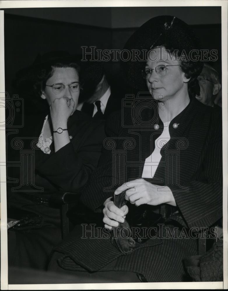 1942 Press Photo Mrs Esther Kmetz widow of John Kmetz murder by mail victim - Historic Images