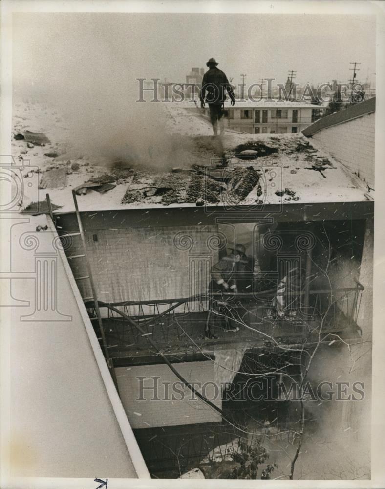 1968 Press Photo Firemen chopped hole in roof of THunderbird Motel - orb67835 - Historic Images