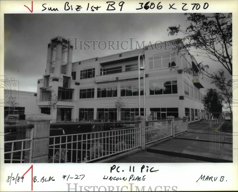 1989 Press Photo Completed Lincoln Place across Lincoln High School, Salmon St - Historic Images