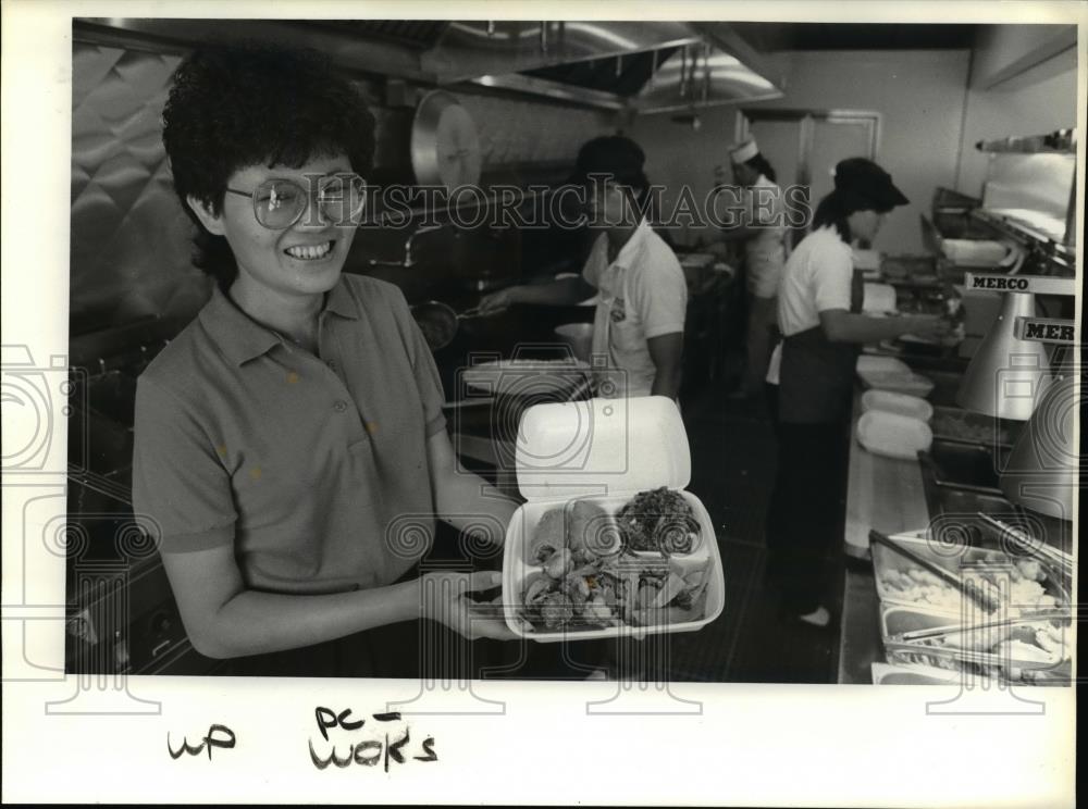 1985 Press Photo Ivy Yip opened Woks fast Chinese food restaurant - orb38970 - Historic Images