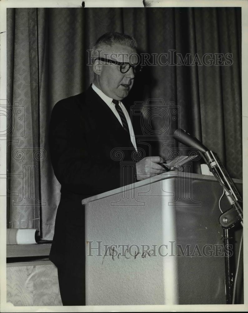 1963 Press Photo Wallas McCrae president of Blue Mountain College - ora54391 - Historic Images