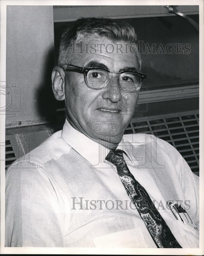 1963 Press Photo Julian O Swanson, Bonneville Power Adminstration System - Historic Images
