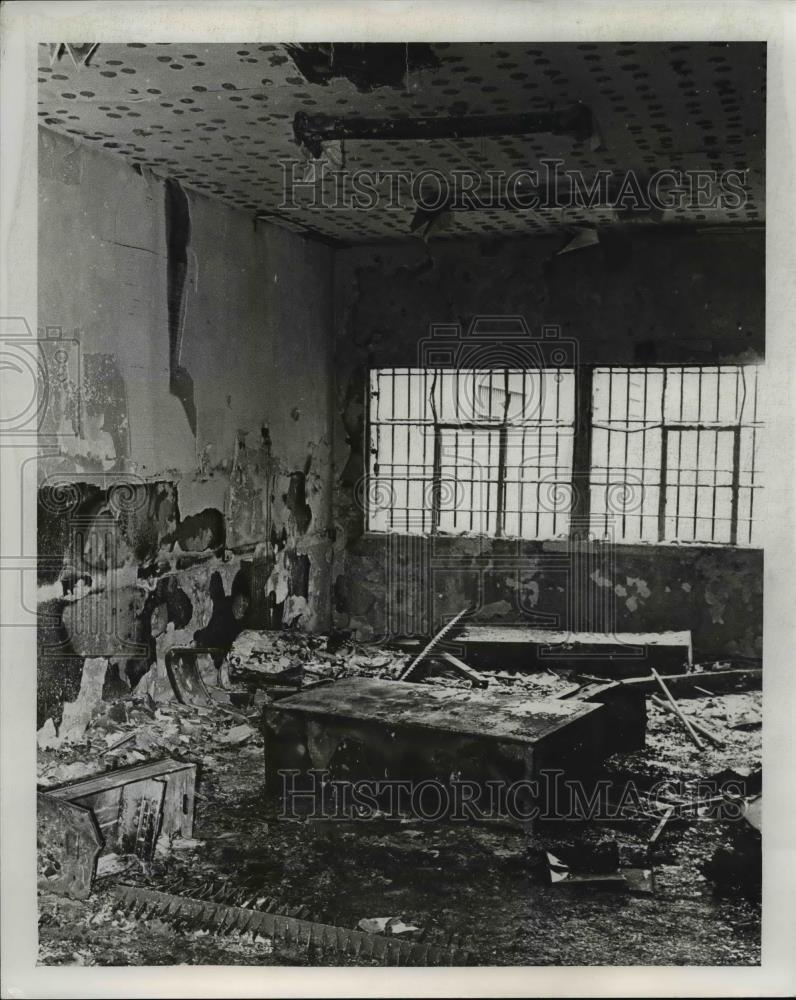 Press Photo Burned out office of deputy warden for custody Lloyd E. Francis - Historic Images