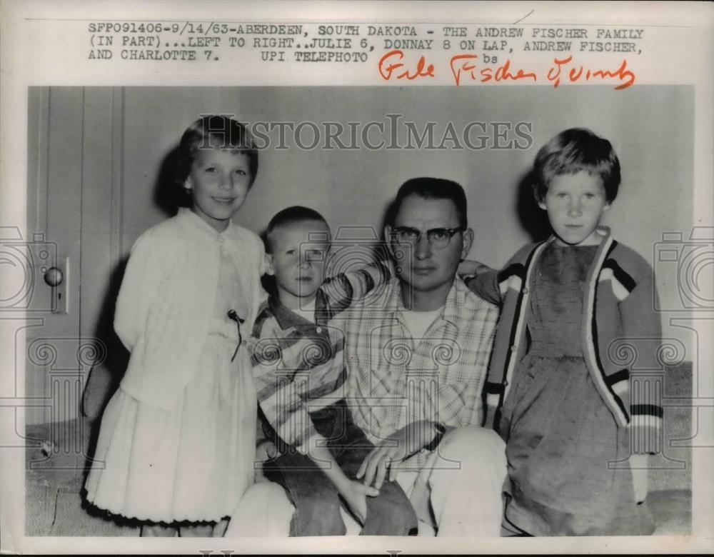 1963 Press Photo Andrew Fisher Family Portrait - nee91036 - Historic Images