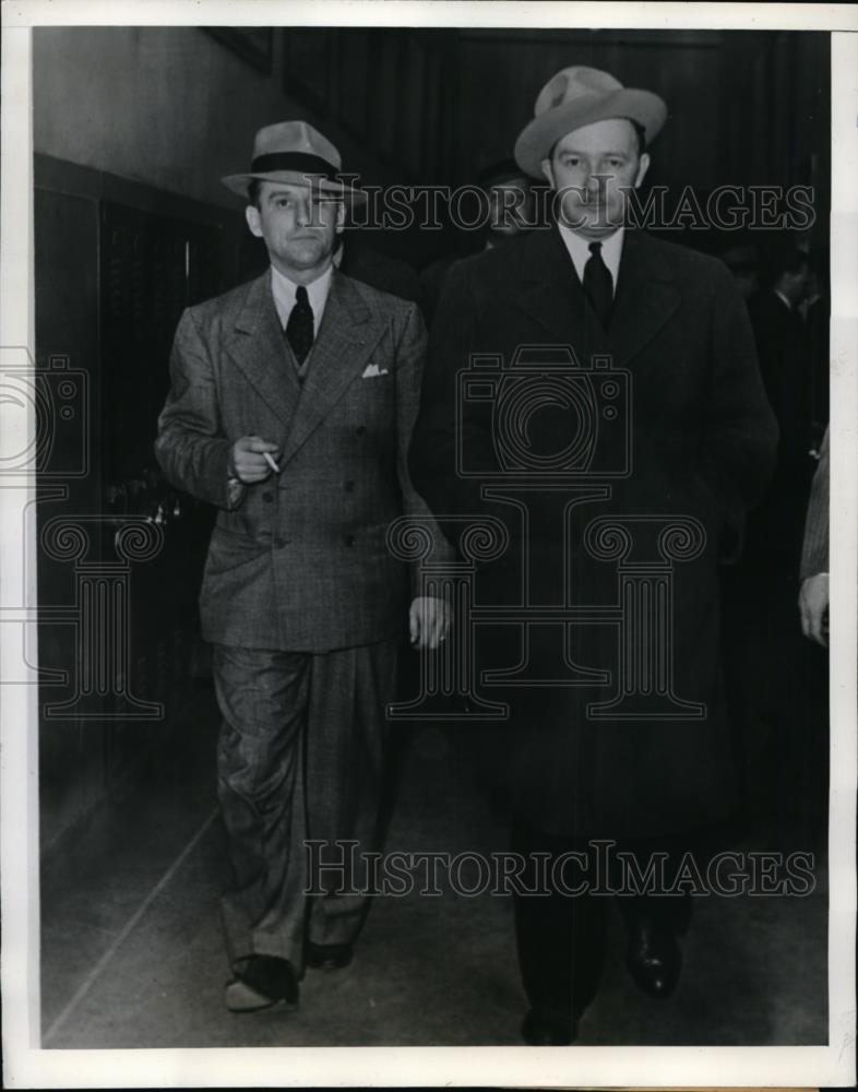 1941 Press Photo Orville Kincaid &amp; John Doherty meet at Strikers at Great Lakes - Historic Images