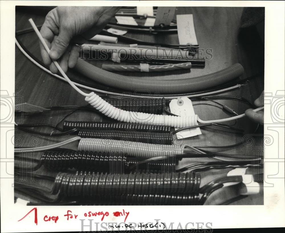 1986 Press Photo Coaxco Inc. makes thousand of types of flexible tubing - Historic Images