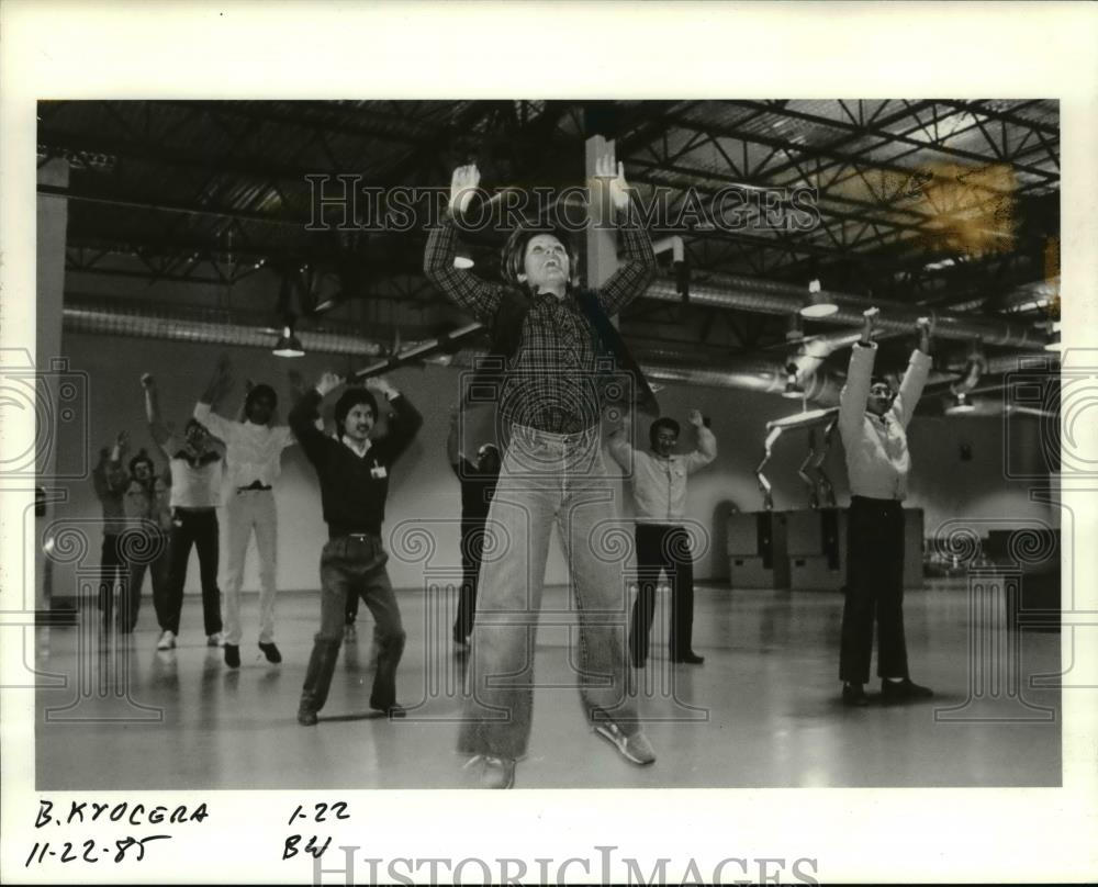 1985 Press Photo Doreen Shinabarger of Vancouver and fellow employees - orb19278 - Historic Images