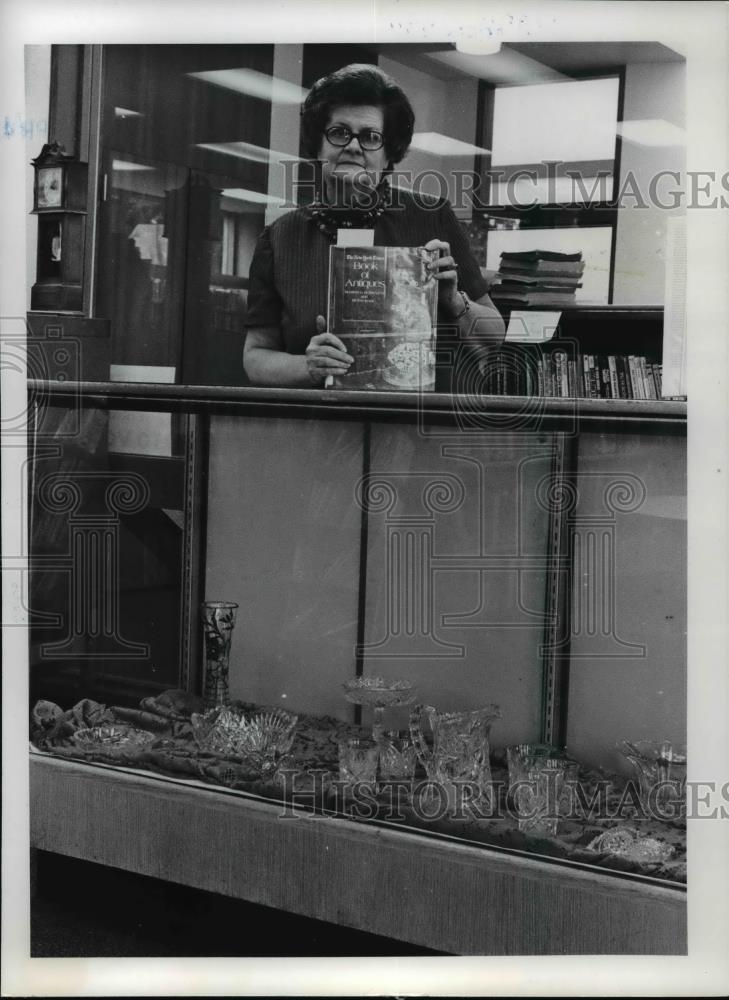 1978 Press Photo Margaret Crowner, librarian at Sandy Public Library - orb75868 - Historic Images
