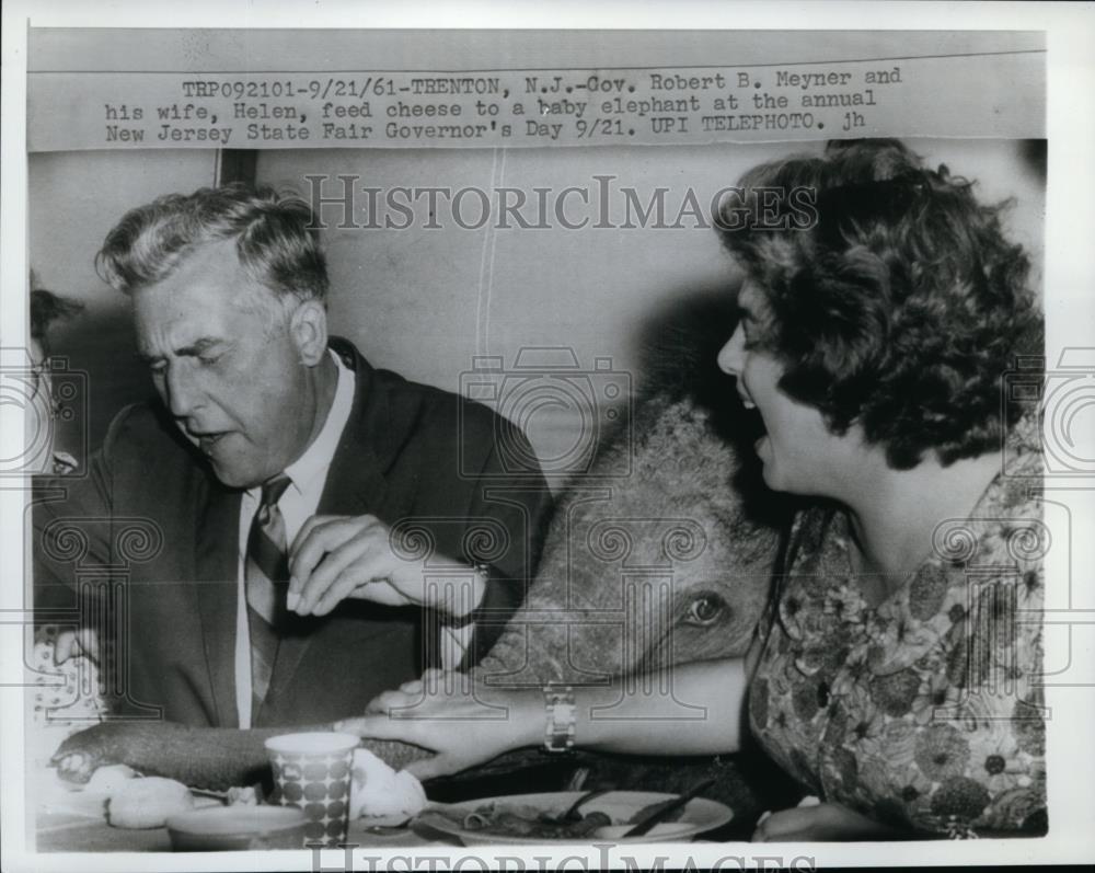 1961 Press Photo Gov. Robert Meyner of New Jersey and wife Helen feed elephant - Historic Images