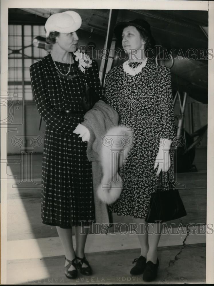 1940 Press Photo Mrs Wendell Willkie &amp; Mrs Miller Hamilton at Indiana conference - Historic Images