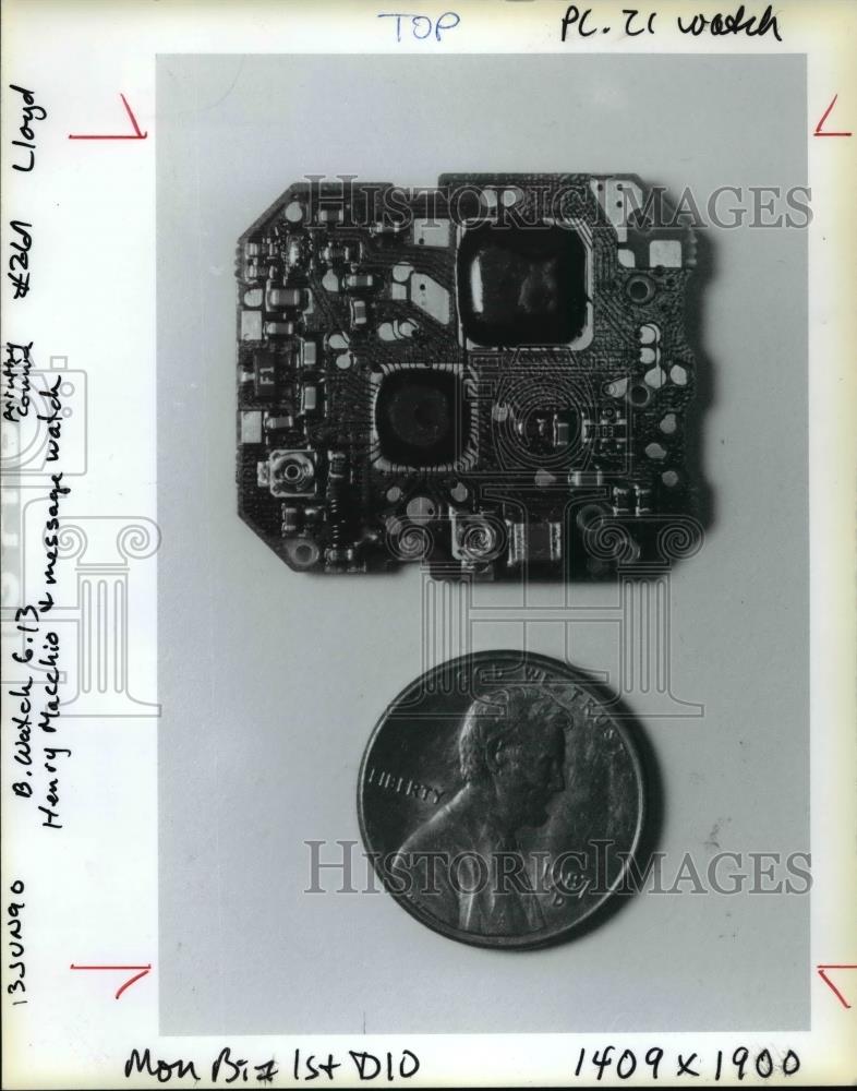 1990 Press Photo Semiconductor chip inside the Receptor watch - orb58488 - Historic Images