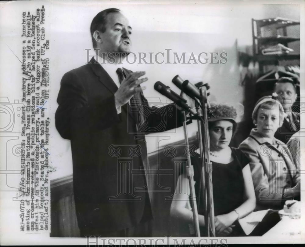 1960 Press Photo Sen Hubert Humphrey addresses at Women&#39;s National Press Club - Historic Images