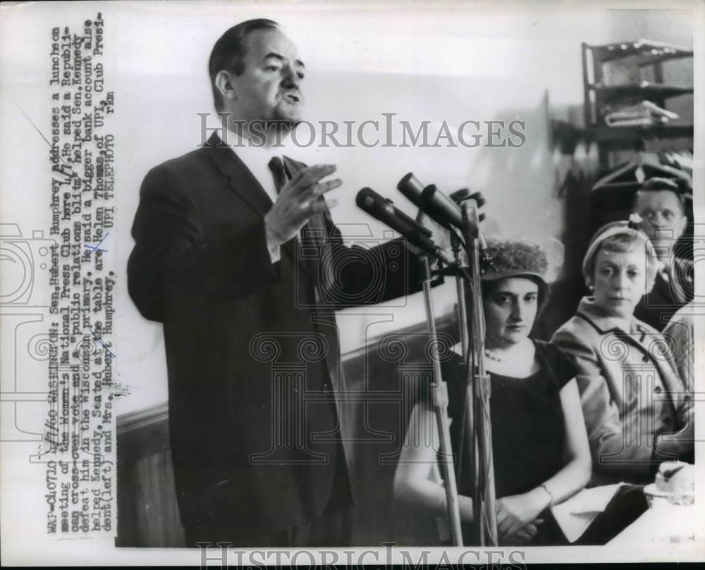 1960 Press Photo Sen Hubert Humphrey addresses at Women's National Press Club - Historic Images