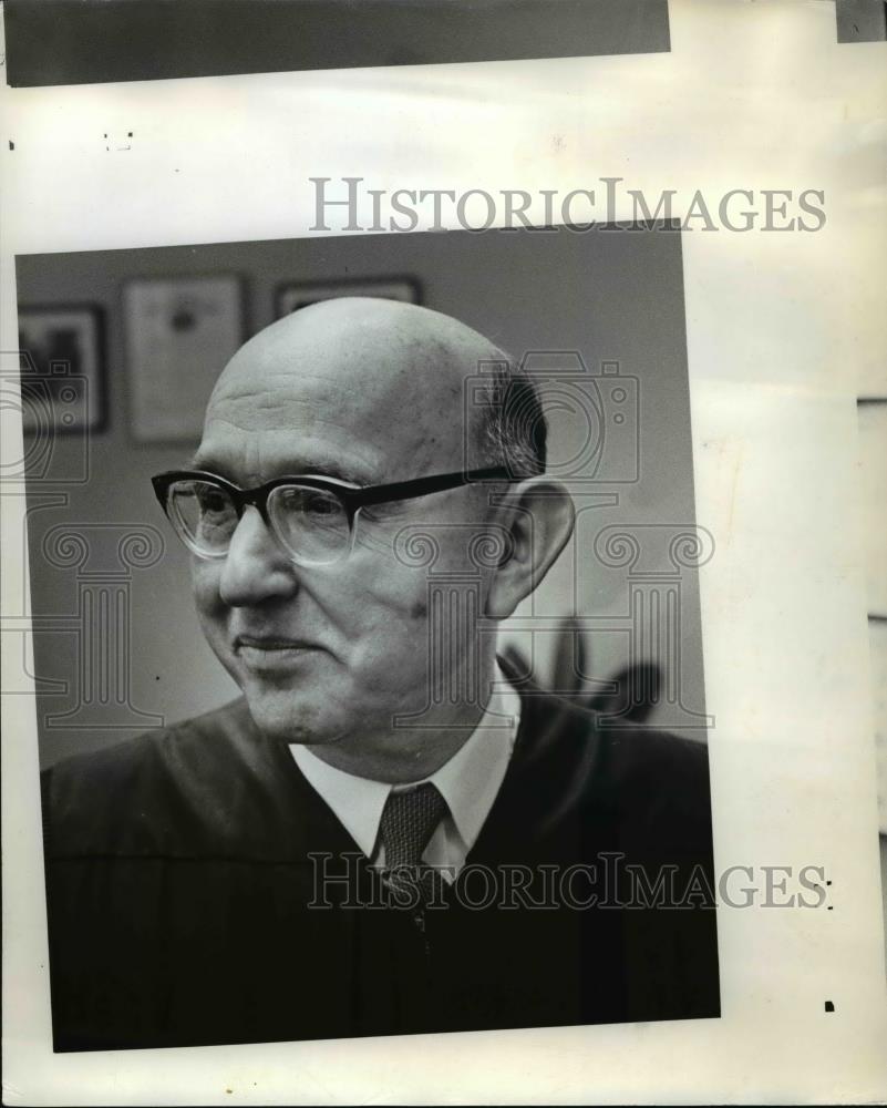 1971 Press Photo District COurt Judge Gus J Solomon will hear claim and decide - Historic Images