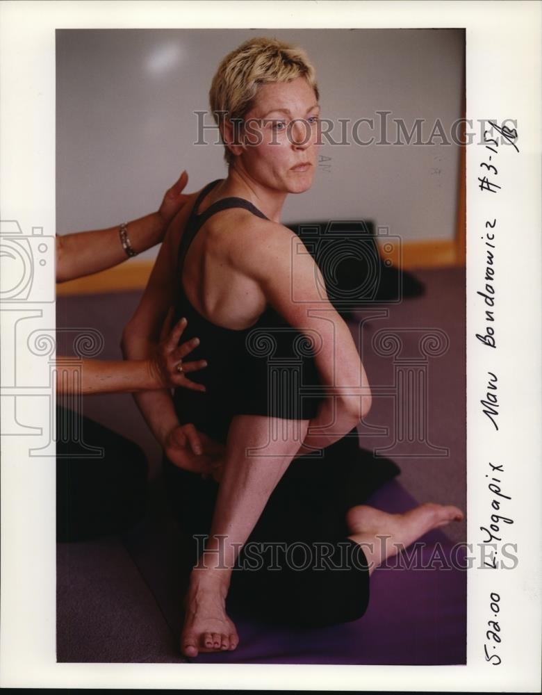 2000 Press Photo Yoga - orb60510 - Historic Images