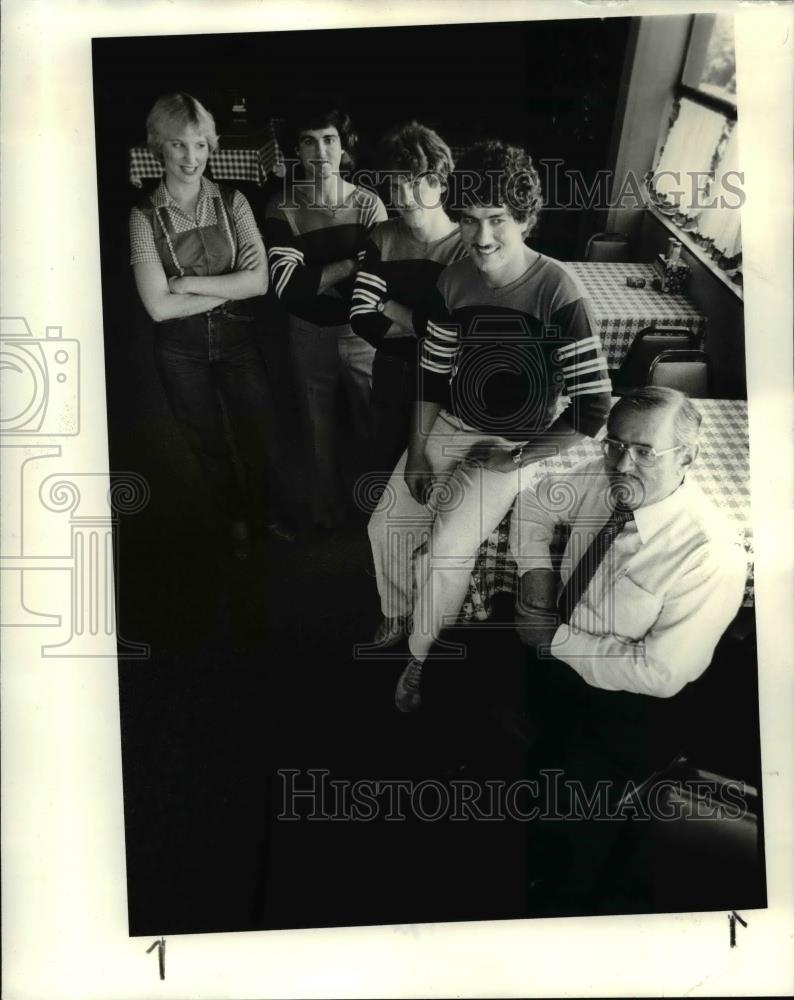 1982 Press Photo Abu Khater Jimmy Jamil, et al at Jamil Restaurant, Oregon - Historic Images