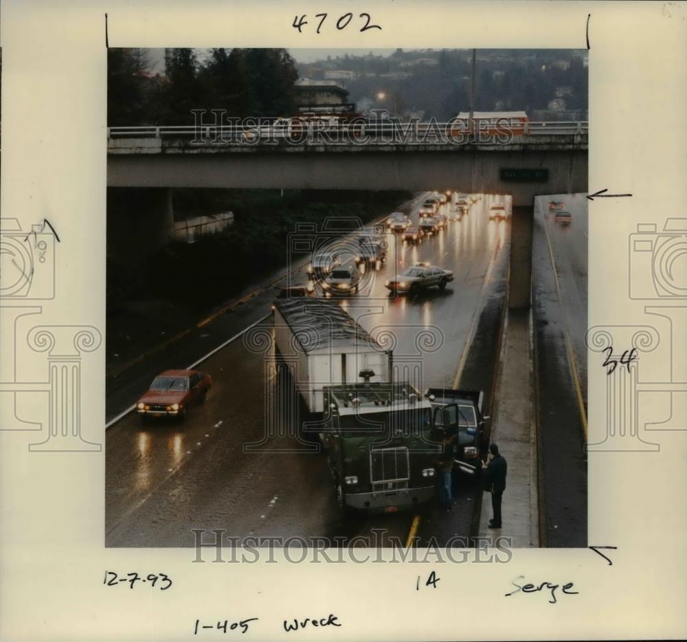 1993 Press Photo Truck Accident Oregon Minor - orb62467 - Historic Images