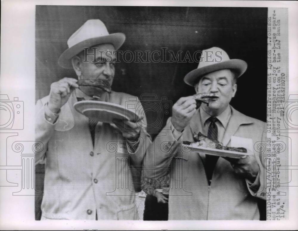 1964 Press Photo President Lyndon Johnson &amp; VP Hubert Humphrey in Texas - Historic Images