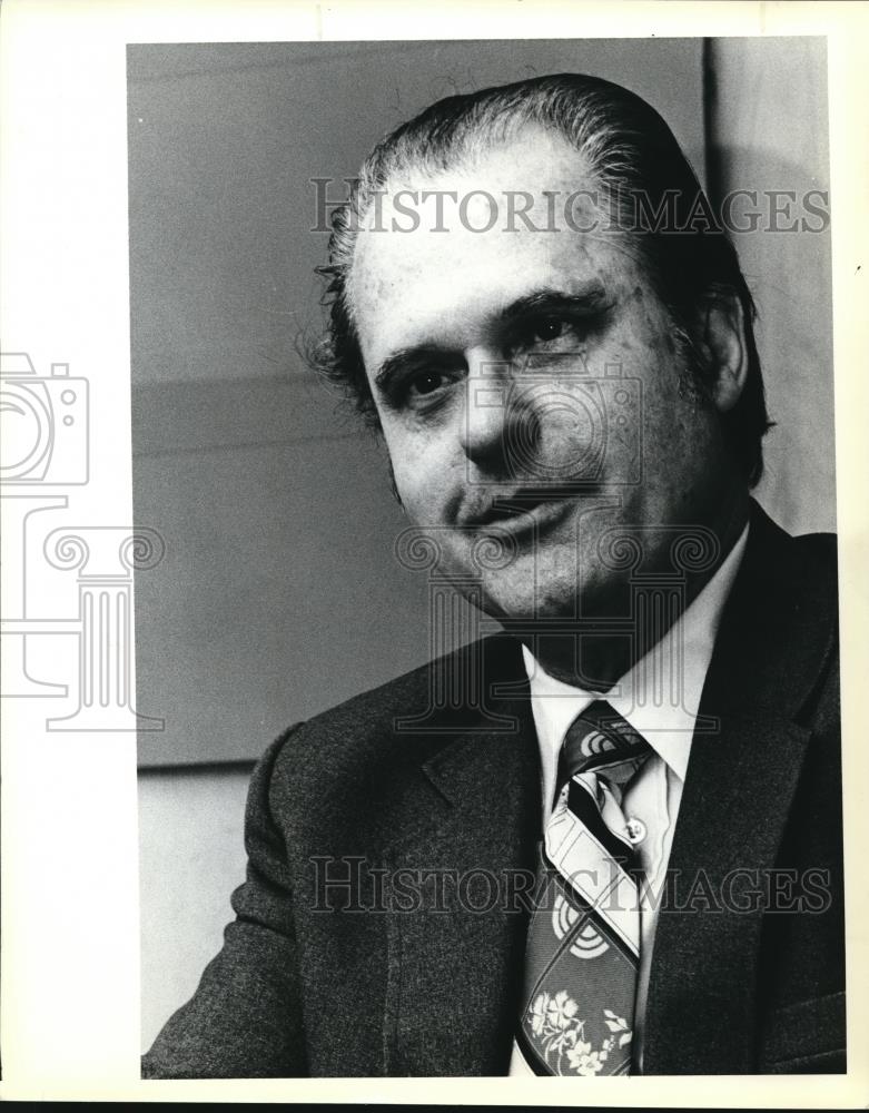 1980 Press Photo Dick Wilkes a counselor at Benson High School holds workshops - Historic Images