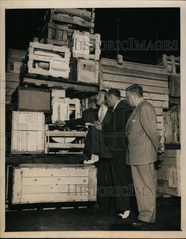 1950 Press Photo US International Trade Fair goods in Chicago, Col John Gage - Historic Images