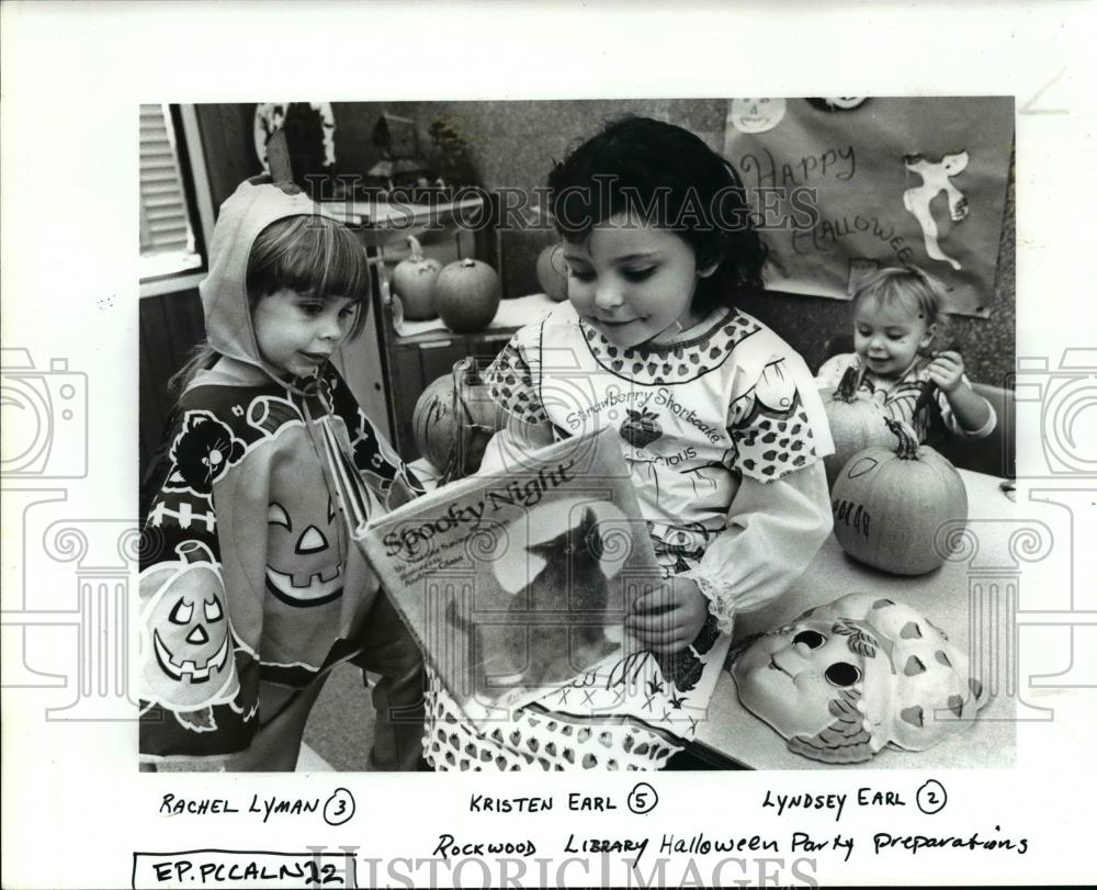 1987 Press Photo Children Prepare for Halloween Party at Rockwood Branch Library - Historic Images