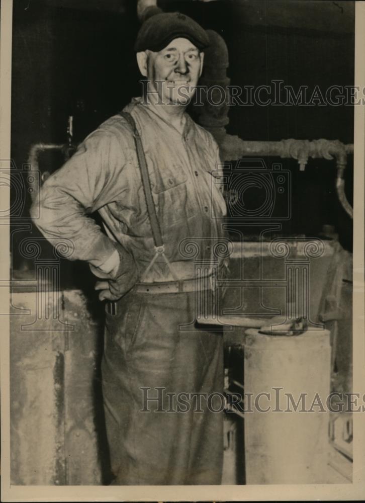 1940 Press Photo Andrew Diamond Defies Labor Board - nee87218 - Historic Images